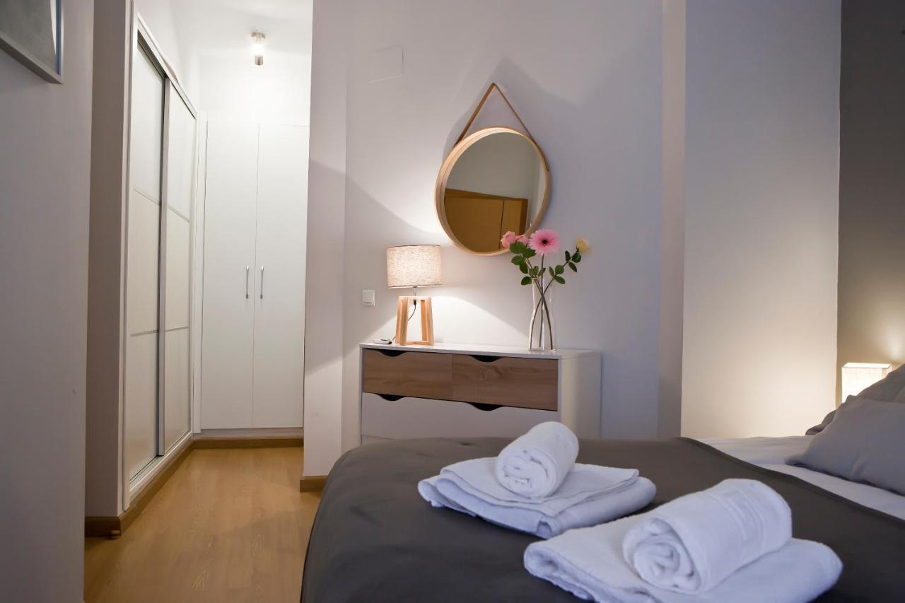Luz Y Tranquilidad En El Casco Historico - Parking Gratis Appartement Sevilla Buitenkant foto