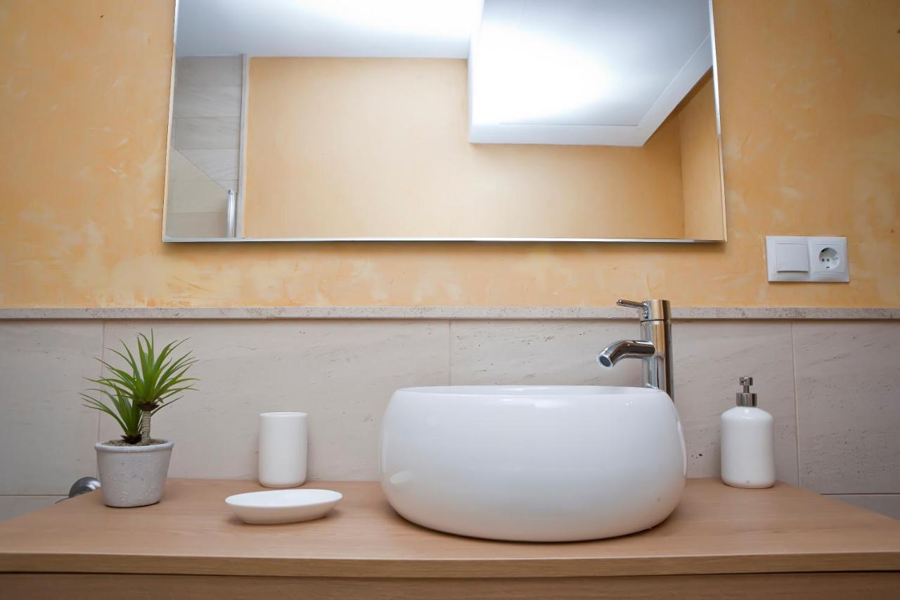 Luz Y Tranquilidad En El Casco Historico - Parking Gratis Appartement Sevilla Buitenkant foto