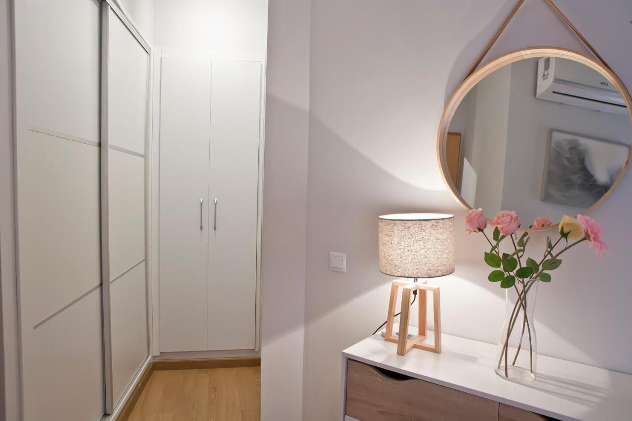 Luz Y Tranquilidad En El Casco Historico - Parking Gratis Appartement Sevilla Buitenkant foto