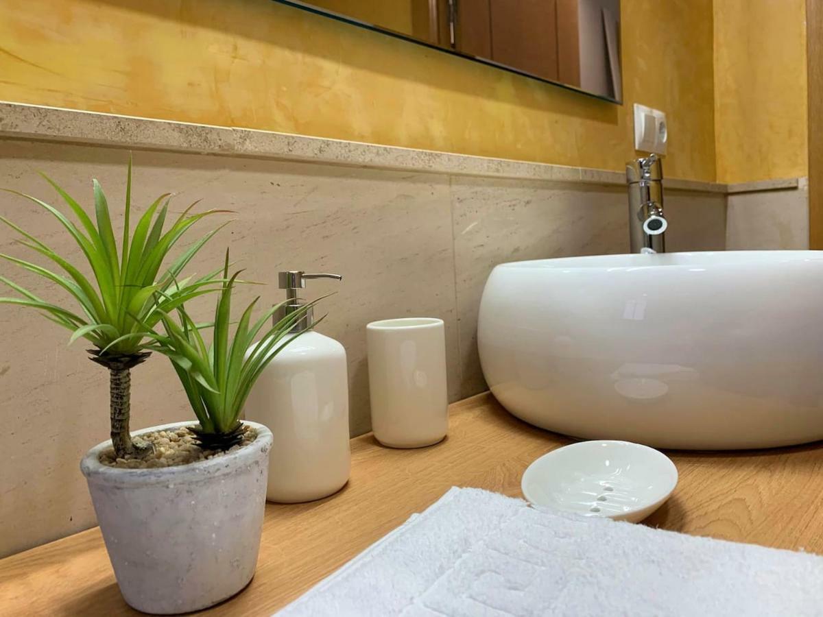 Luz Y Tranquilidad En El Casco Historico - Parking Gratis Appartement Sevilla Buitenkant foto