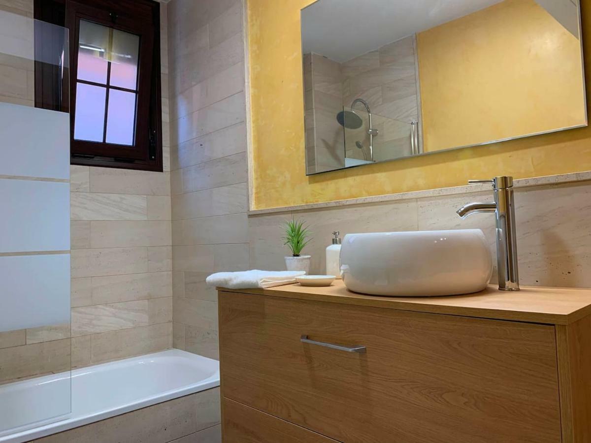 Luz Y Tranquilidad En El Casco Historico - Parking Gratis Appartement Sevilla Buitenkant foto